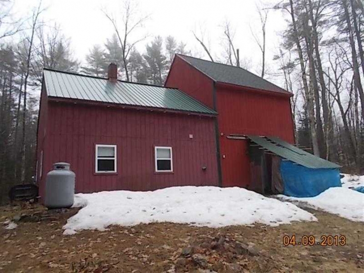 8 Maxfield Rd, Naples, ME 04055