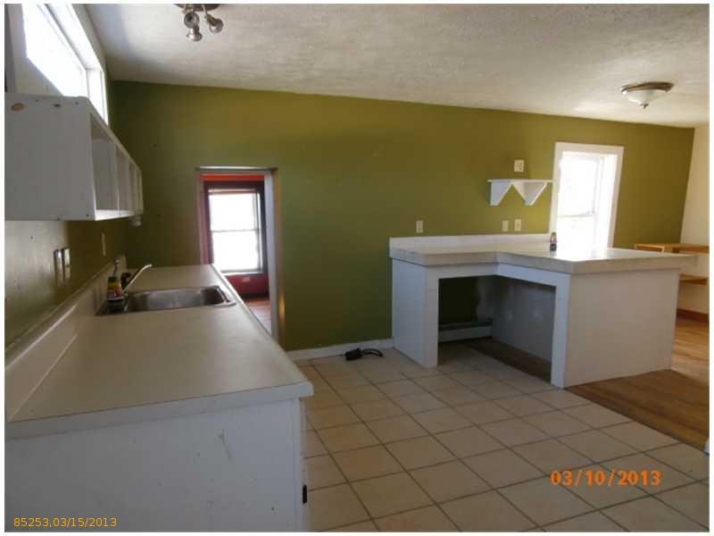 2 Market St, Saco, ME 04072