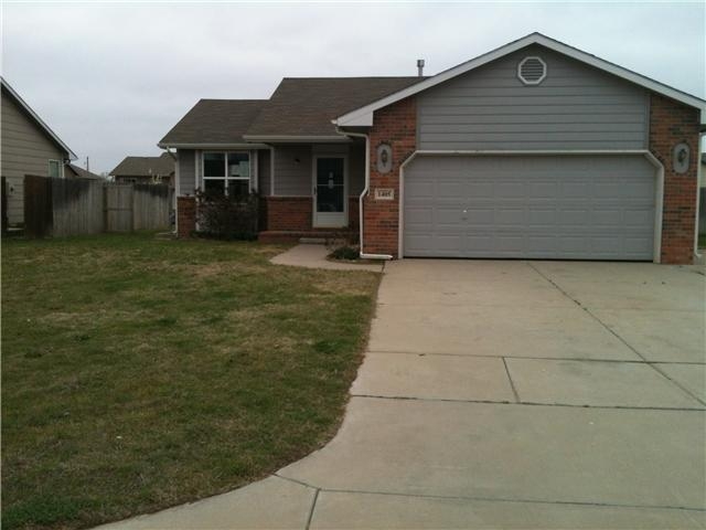 1405 E Hurley St, Haysville, KS 67060