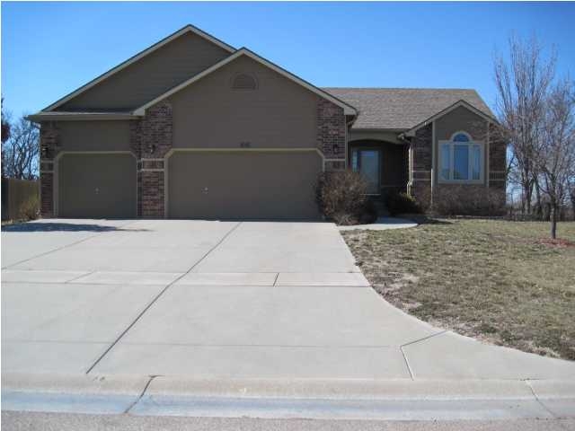 1015 N Meadow Rd, Valley Center, KS 67147