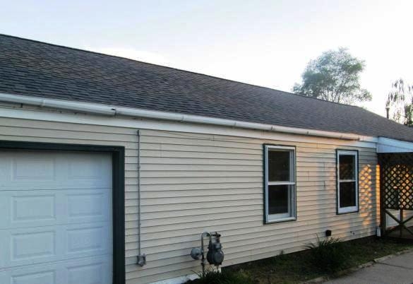8 Virginia Dr, Muscatine, IA 52761