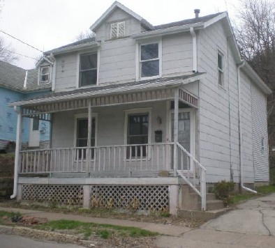 591 Almond St, Dubuque, IA 52001
