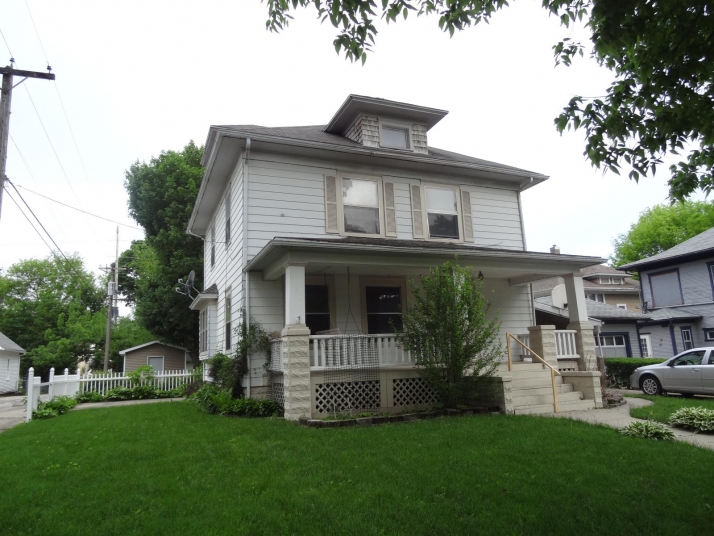 5 S 8th St, Marshalltown, IA 50158