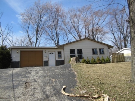 3 Austin Ave, Carpentersville, IL 60110