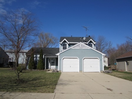 1004 Hawthorne Dr, Crystal Lake, IL 60014