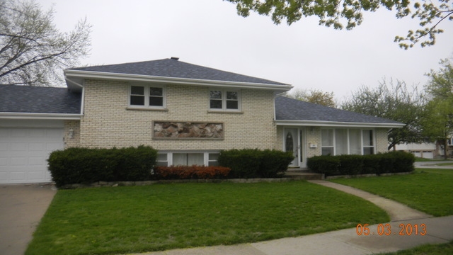 335 Denver Dr, Des Plaines, IL 60018