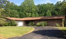 335 Pinewood Dr Hurricane, WV 25526