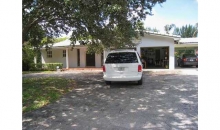 856 LAKE DR Miami, FL 33166