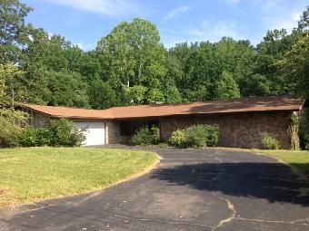 335 Pinewood Dr, Hurricane, WV 25526
