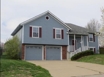 1144 SW Trail Ridge Dr, Blue Springs, MO 64015