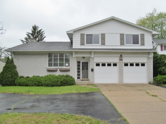 24185 Farmington Rd, Farmington, MI 48336
