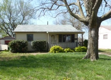 595 W 1st St, Valley Center, KS 67147