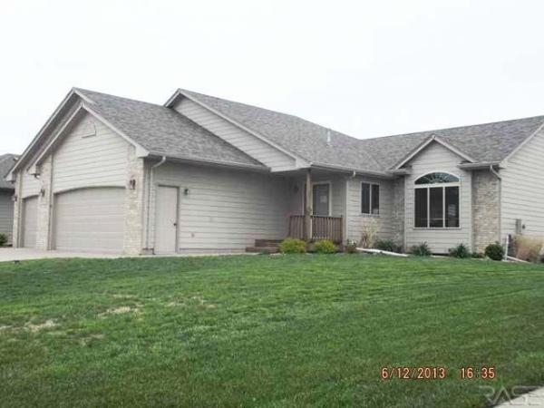 4721 E 42nd St, Sioux Falls, SD 57110