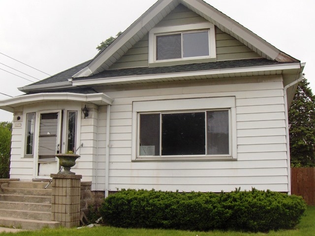 2257 S 35th St, Milwaukee, WI 53215
