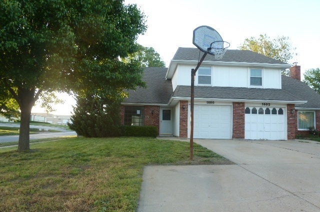 1600 E Elm Ter, Olathe, KS 66062