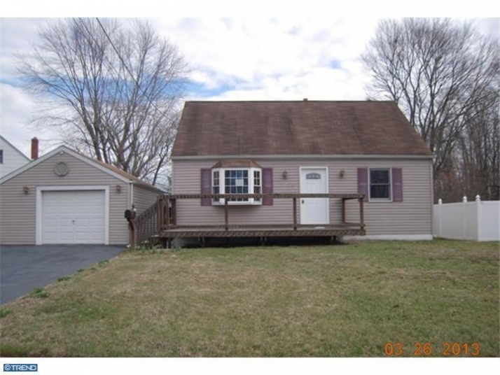 120 Longwood Dr, Trenton, NJ 08620