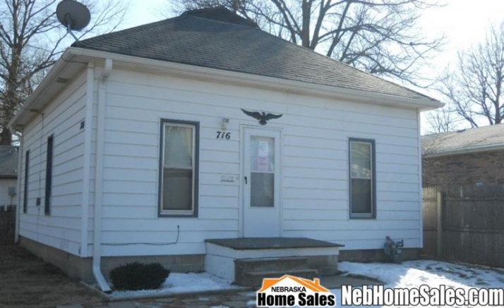 716 S 4th St, Eagle, NE 68347