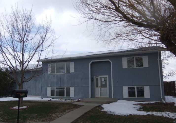 405 Poplar Ave, Glendive, MT 59330