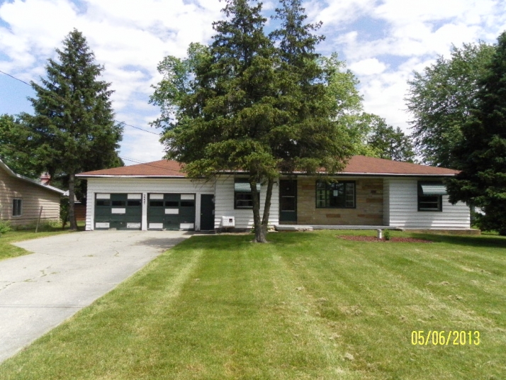 2337 Howe Rd, Burton, MI 48519