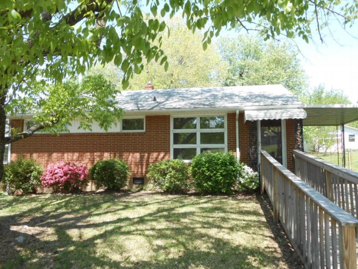 902 Georgia Ave, Thomasville, NC 27360