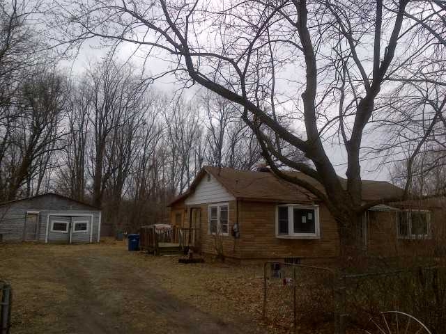 5275 Lake Grove Dr, White Lake, MI 48383