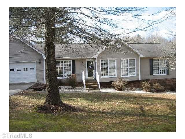 153 Pleasant Dr, Mount Airy, NC 27030