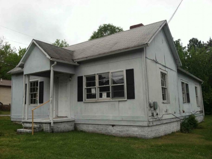 18 Leonard St, Thomasville, NC 27360