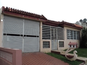 Urb Bella Vista Y17 Calle 25, Bayamon, PR 00957