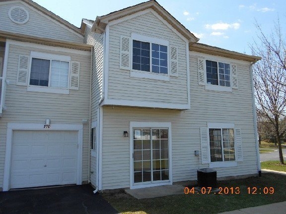 170 Heather Glen Dr, Aurora, IL 60504