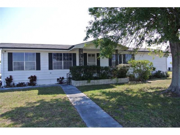 1802 Woodstock Ln, Sarasota, FL 34234