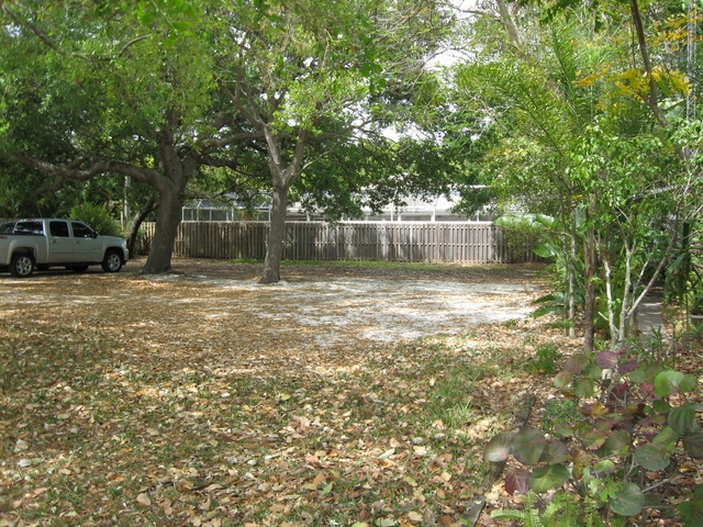 Vacant lot east of 1805 Siesta Drive, Sarasota, FL 34239