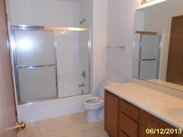 144 Spring Ct N, Carpentersville, IL 60110