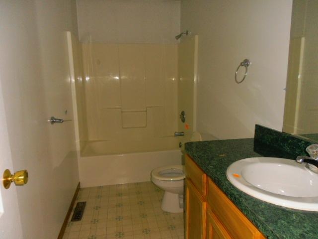 1704 West Ave, Elyria, OH 44035