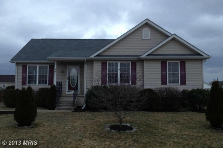 885 Oak Lee Dr, Ranson, WV 25438