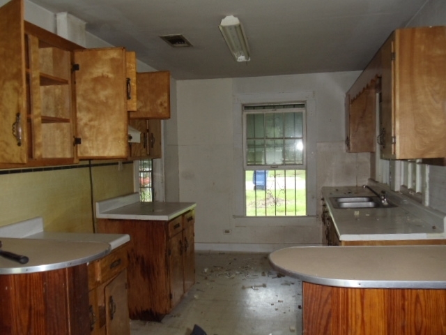 713 Ave J, Bogalusa, LA 70427