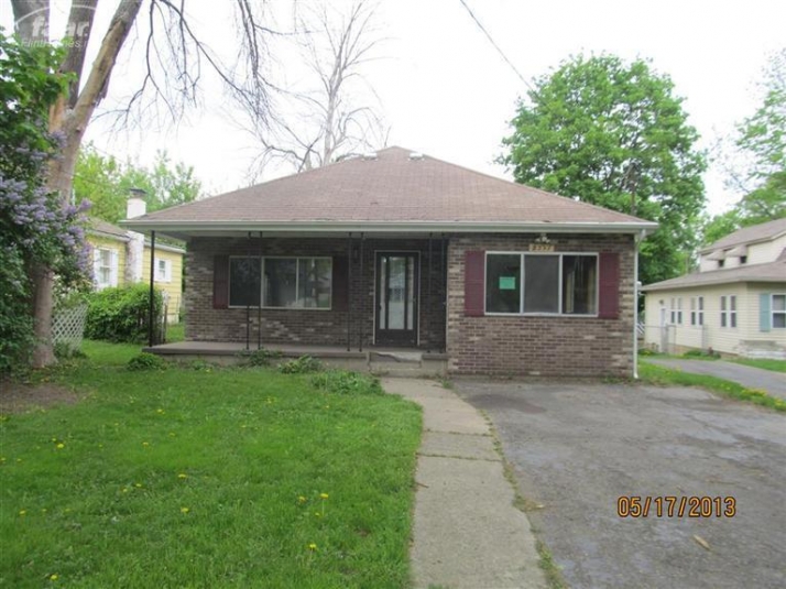 2317 Beechwood Dr, Flint, MI 48506