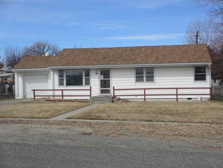 818 S 5th St, Basin, WY 82410