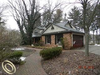 775 E Long Lake Rd, Bloomfield Hills, MI 48304