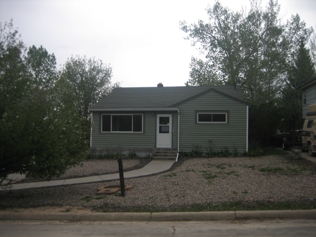 613 18th St, Evanston, WY 82930