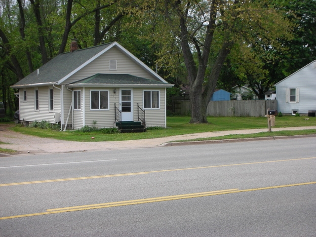 618 E Centre Ave, Portage, MI 49002