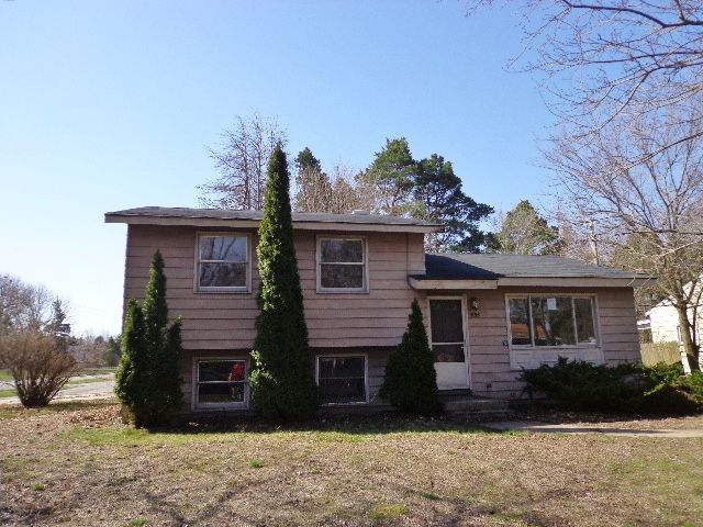 935 E Brierwood St, Greenville, MI 48838
