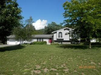 1102 May St, Mauston, WI 53948