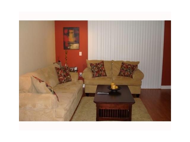 8205 LAKE DR # 405, Miami, FL 33166
