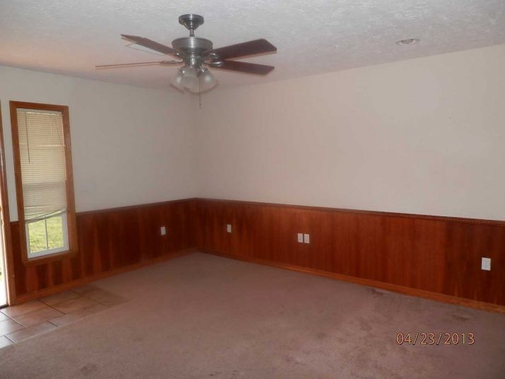 360 W 13th St, Newark, AR 72562