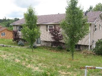126 Roslyn St, Prosperity, WV 25909