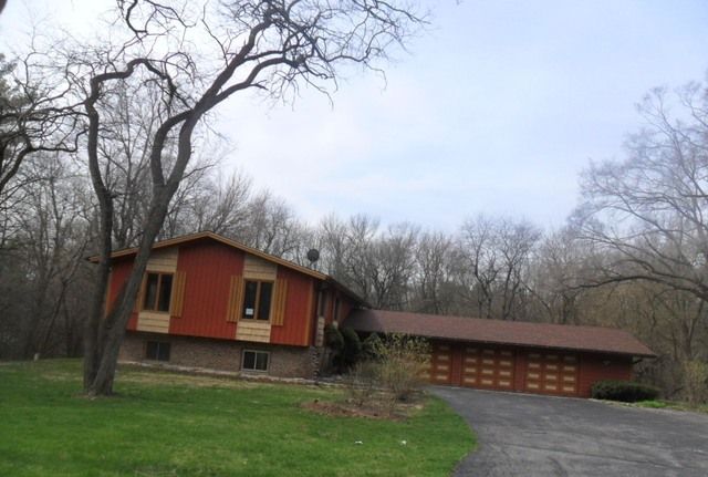 220 Blackhawk Trl, Algonquin, IL 60102