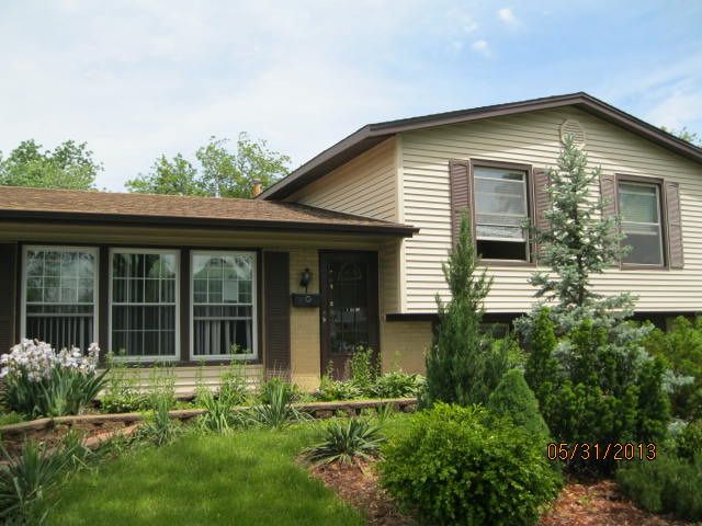 1565 Yorkshire Dr, Hanover Park, IL 60133