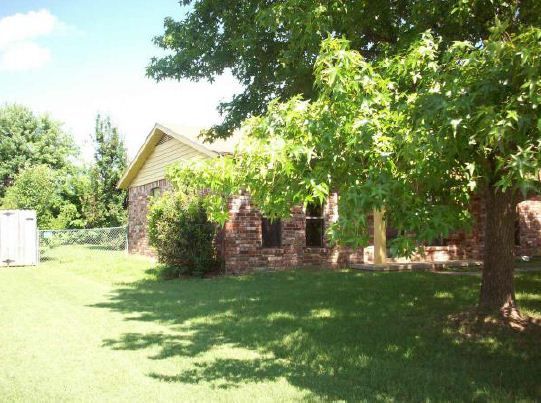 1049 South Emily Dr, Fayetteville, AR 72701