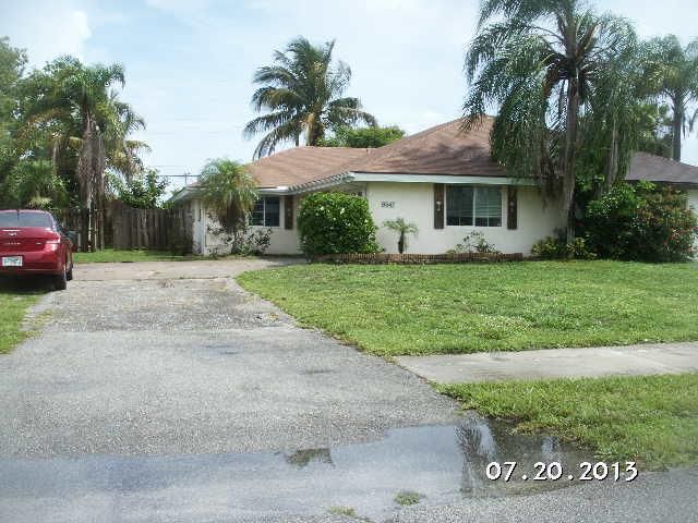 8547 SE Oleander St, Hobe Sound, FL 33455