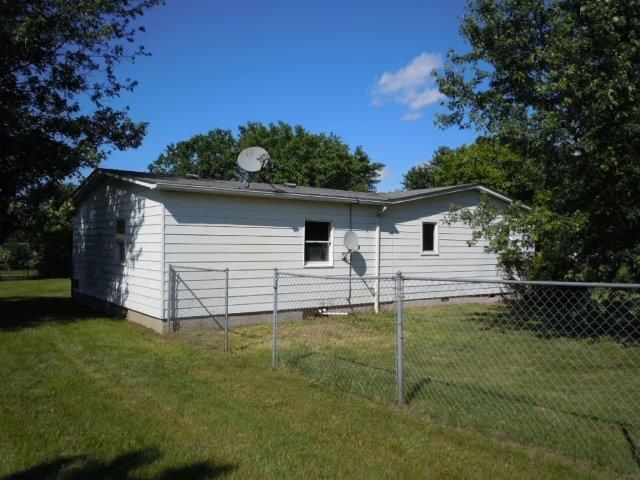 1924 Hardwick Dr, Lapeer, MI 48446